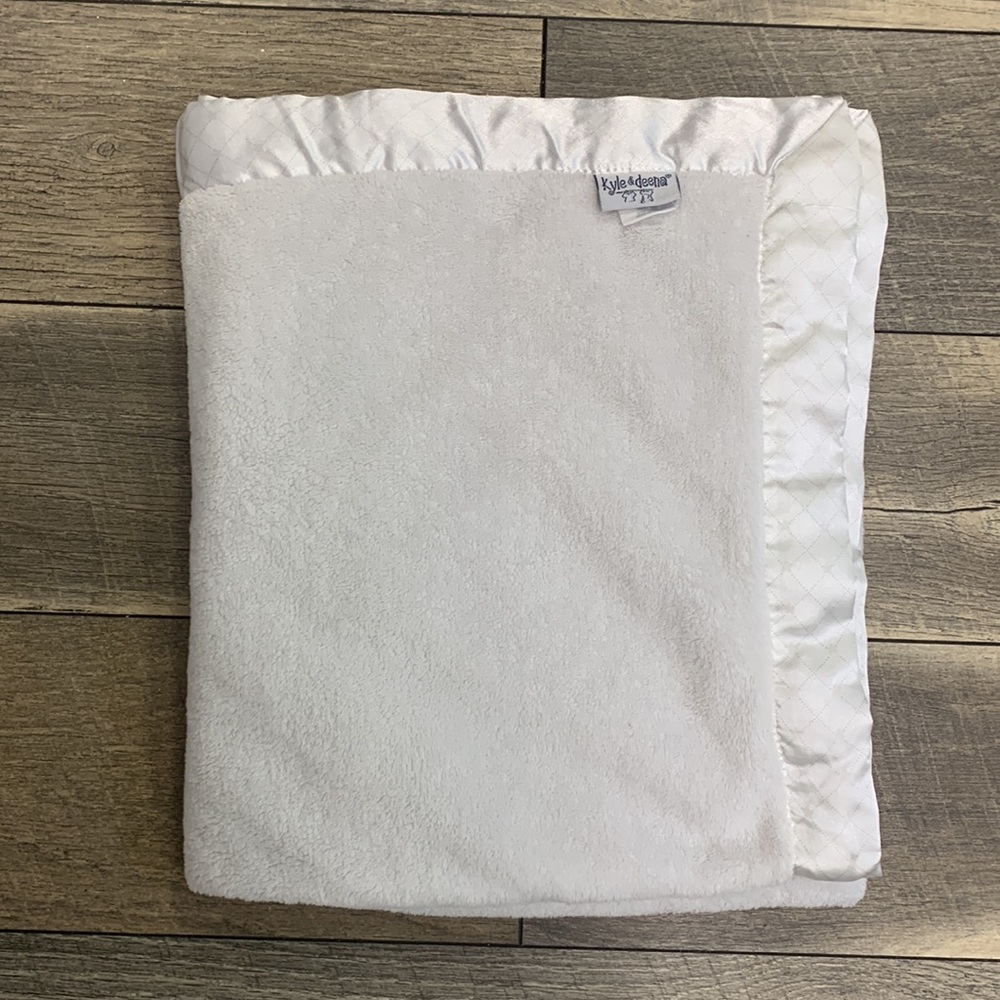 Kyle & Deena Plush Baby Blanket Satin Trim Edge Light Gray Color